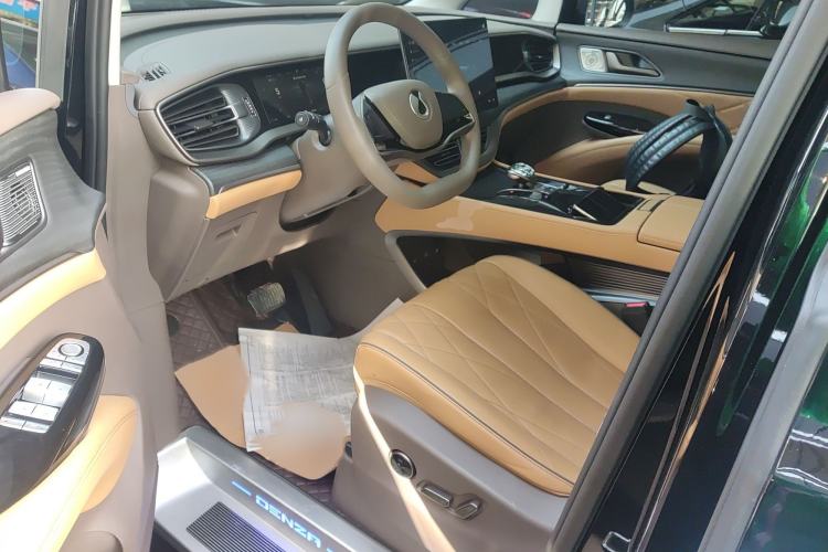 Used Denza D9 2022 DM-i 970 Four-Wheel Drive Prestige Model
