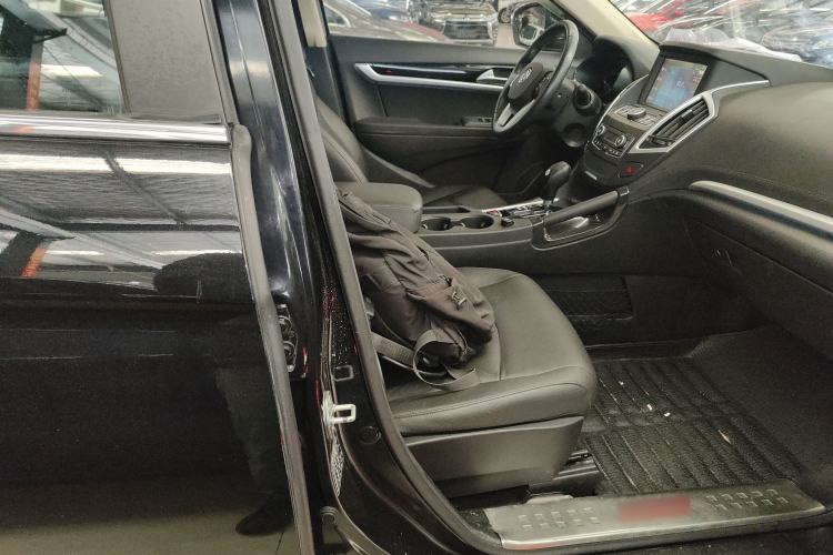 Used Dongfeng Aeolus AX7 2015 2.0L Automatic Zhiyi Trim
