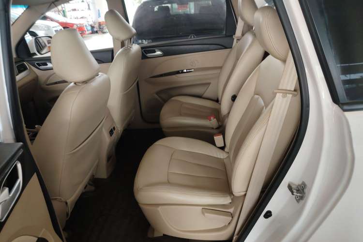 Used Baojun 730 2016 Revised 1.5L Manual Standard Version 7 Seats China V Emission Standard
