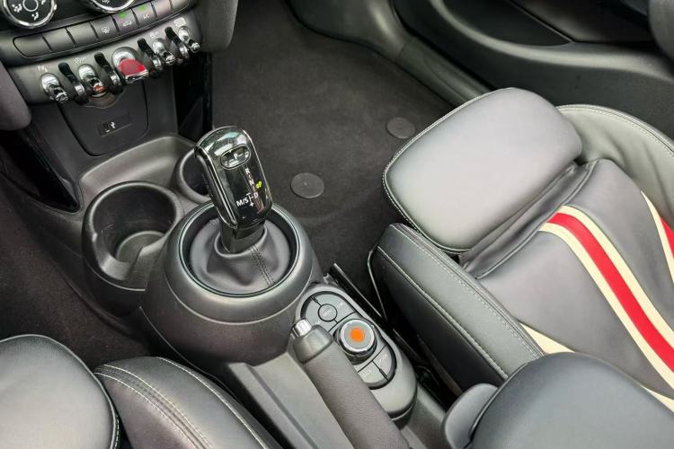 Used  MINI 2018 1.5T COOPER Classic Edition Five-Door Version
