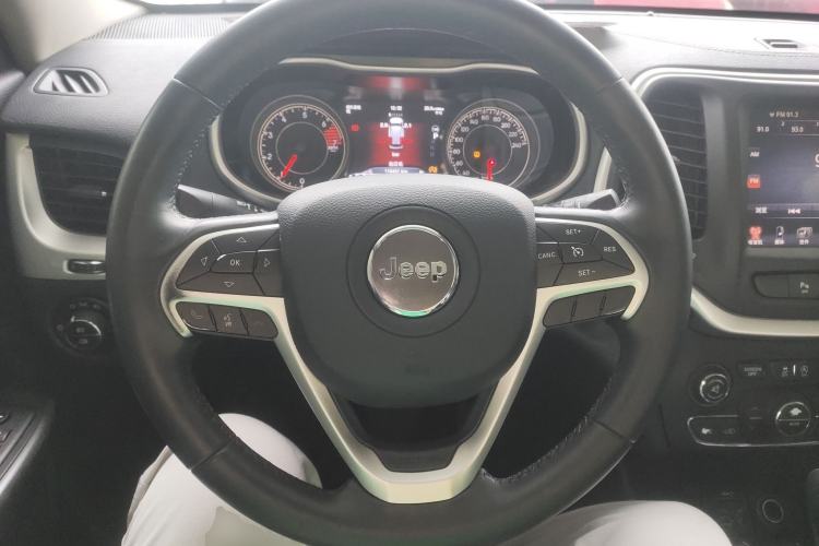 Used  Cherokee 2016 2.4L Leading Smart Version
