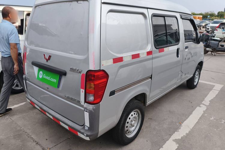 Used Wuling Zhiguang 2020 1.2L Van Utility Model China VI Emission Standard 5-Seater LSI