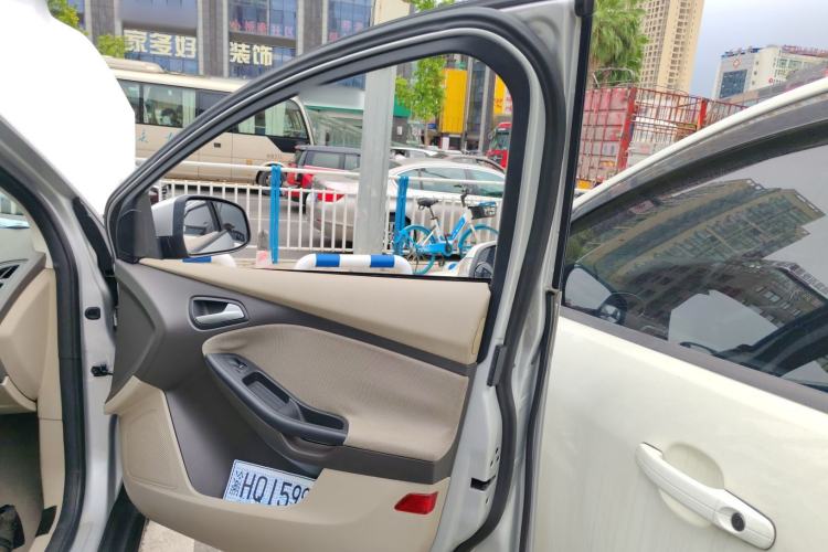 Used Ford Focus 2012 Sedan 1.6L Automatic Comfort Model
