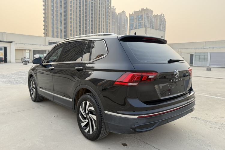 Used Volkswagen Tiguan L 2024 Outstanding Model 300TSI Automatic Two-Wheel Drive Longteng Edition
