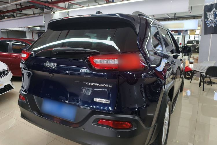 Used  Cherokee 2016 2.0L Superior Edition
