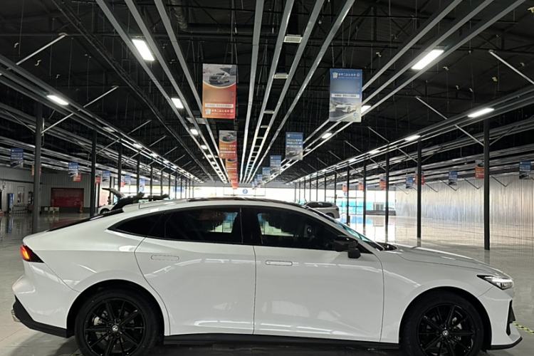 Used Changan UNI-V 2022 1.5T Prestige Version
