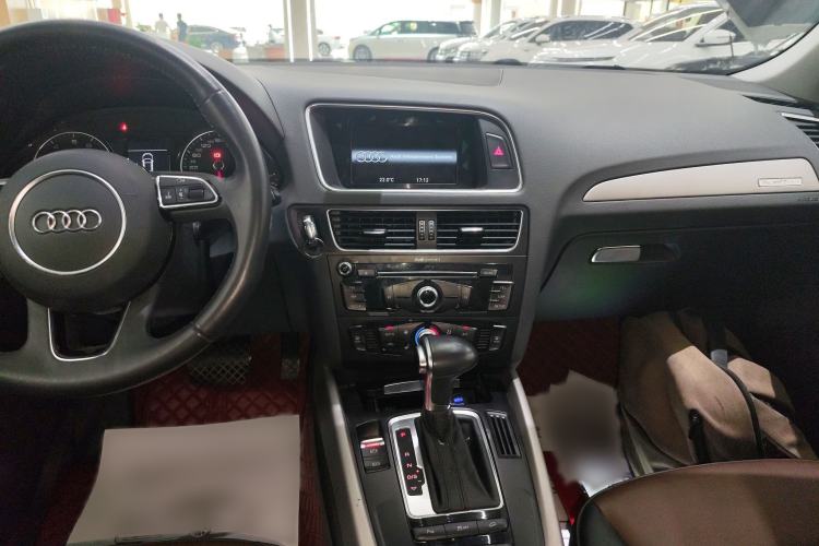 Used Audi Q5 2018 Collector's Edition 40 TFSI Ambition Model
