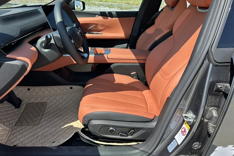 Used  L07 2024 230Max Qiankun Intelligent Driving ADS SE Range-Extended Version
