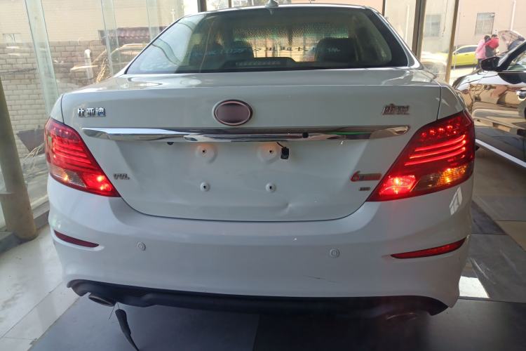 Used BYD Surui 2015 Revised Version 1.5L Automatic Luxury Edition
