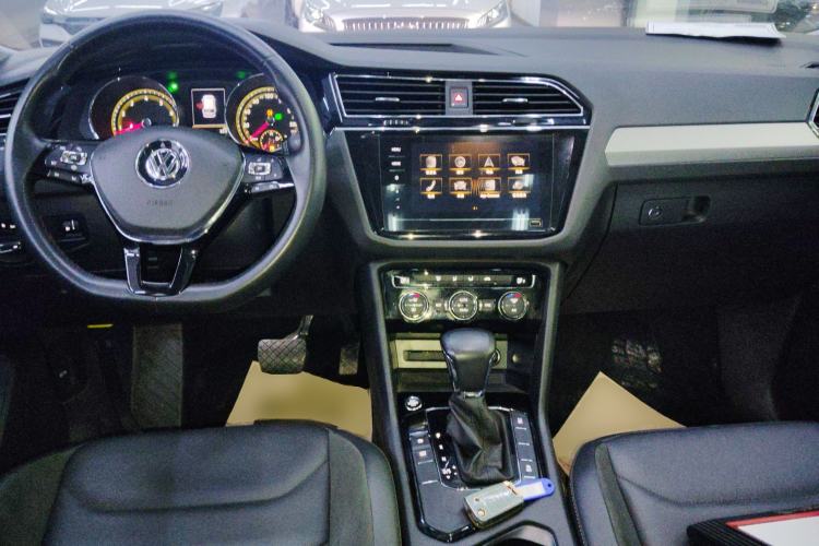 Used Volkswagen Tiguan L 2019 Updated Version 330TSI Automatic Two-Wheel Drive Panoramic Comfort Edition China VI Standard
