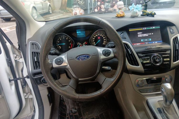 Used Ford Focus 2012 Sedan 1.6L Automatic Fashion Edition
