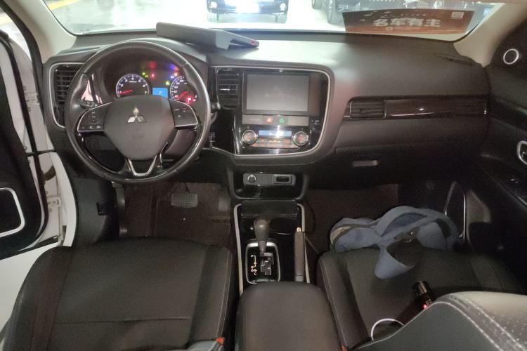 Used Mitsubishi Outlander 2018 2.0L Two-Wheel Drive Glory Edition 5 Seats
