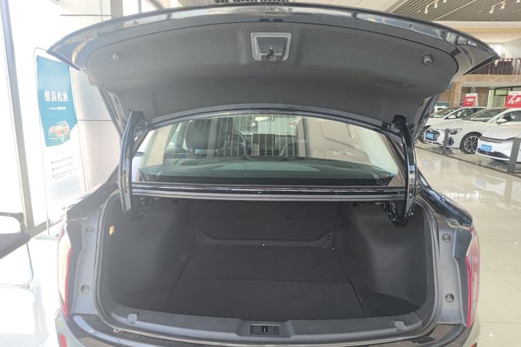 Used Hongqi E-QM5 2022 431 km Charge & Enjoy Edition
