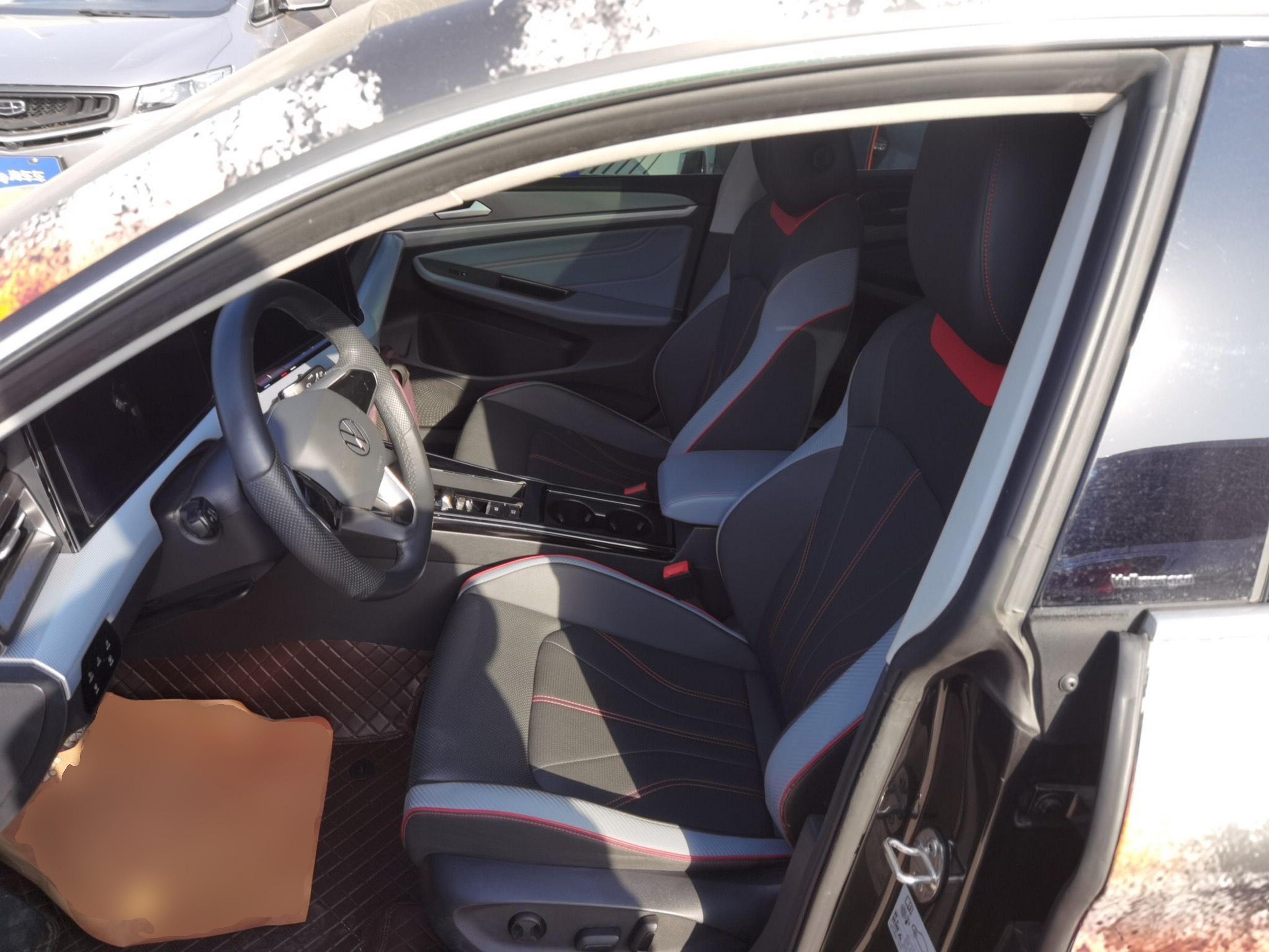 Переднее сиденье в автомобиле