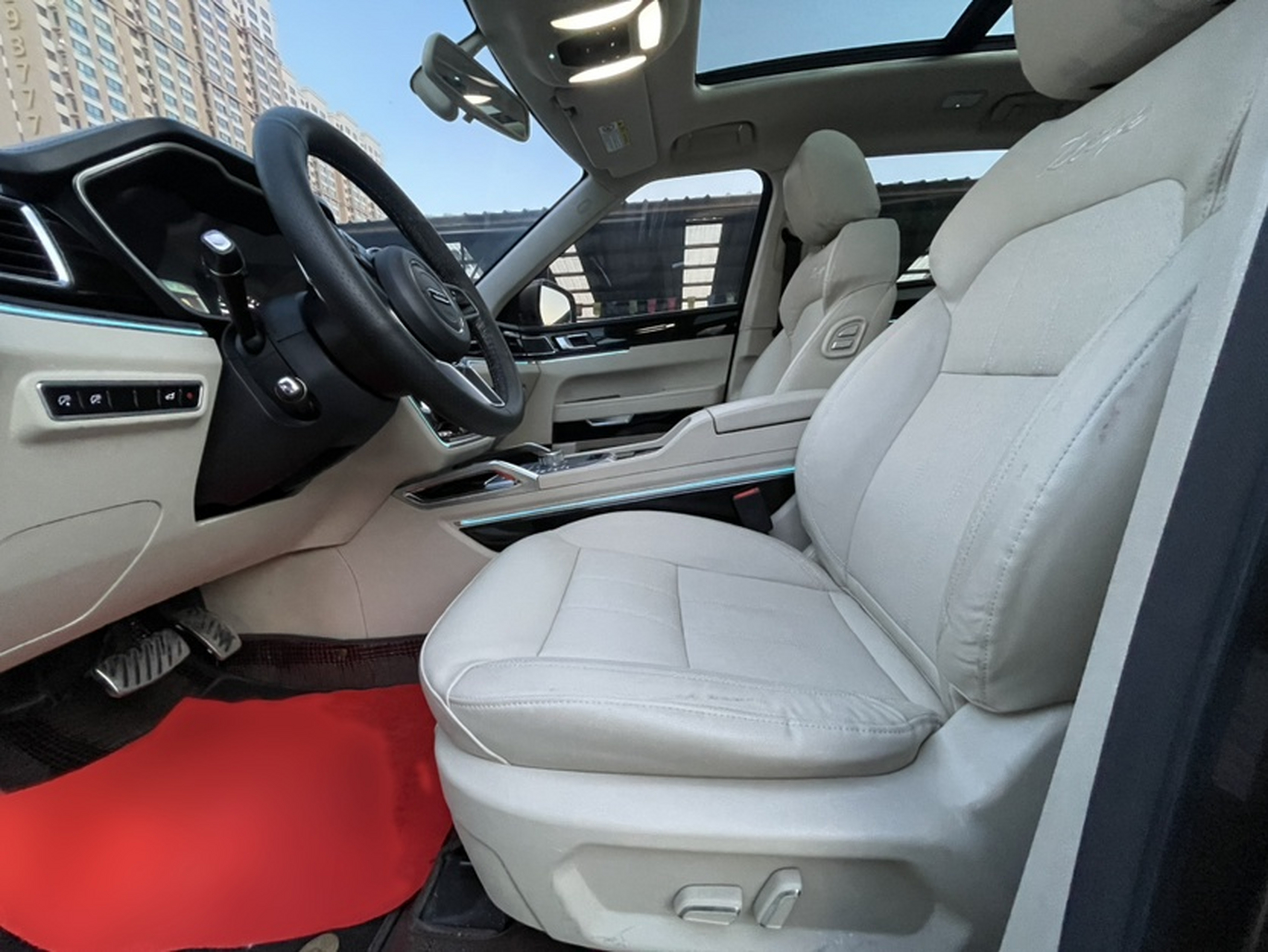 المقاعد الأمامية داخل السيارة