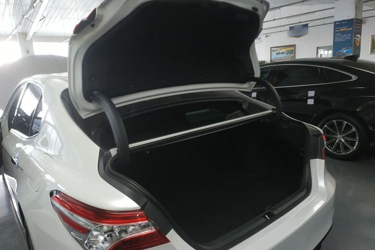 Used Toyota Camry 2021 2.0G Luxury Edition
