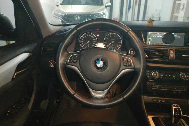 Used BMW X1 2014 sDrive18i Leading Model
