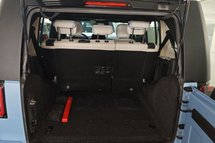 Used  BJ40 2023 2.0T Automatic Four-Wheel Drive Urban Hunter Edition Chivalrous Type
