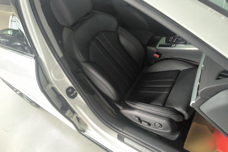 Used Audi A4L 2022 40 TFSI Luxury Dynamic Model
