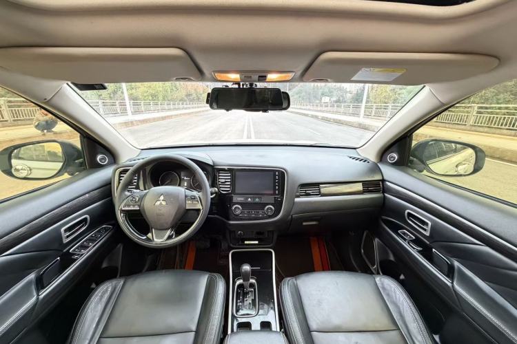 Used Mitsubishi Outlander 2019 2.0L Two-Wheel Drive Comfort Edition 5 Seats China V Standard
