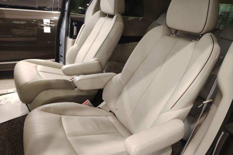 Used Buick GL8 2021 Land Cruiser Executive Class 652T Smart Luxury Model
