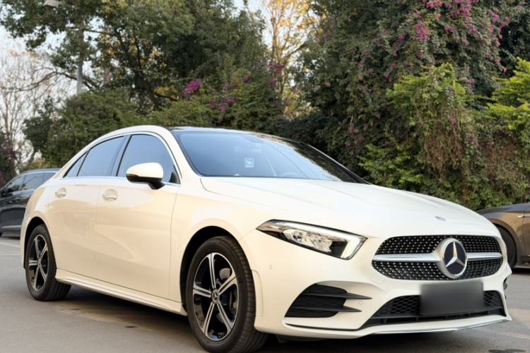 Used Mercedes-Benz A-Class 2022 Revised Version A 200 L Sport Sedan Fashionable Style
