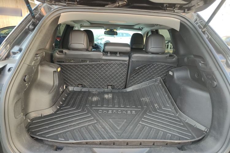 Used  Cherokee 2017 2.0L Superior Edition