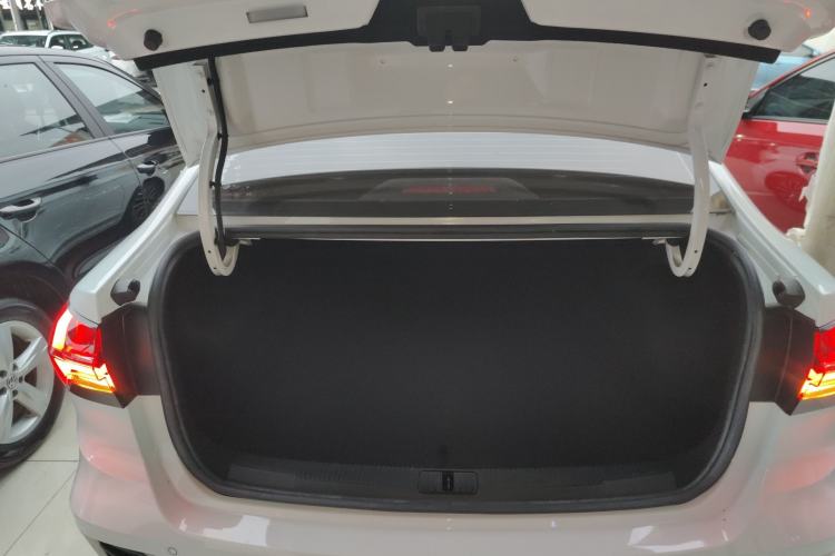 Used Roewe i5 2021 1.5L Manual Platinum Edition
