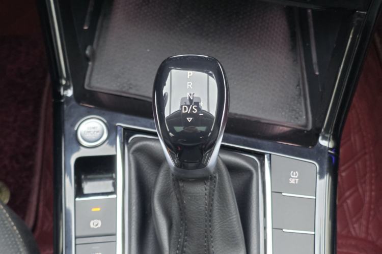 Used Volkswagen Passat 2019 330TSI Luxury Edition China VI Standard
