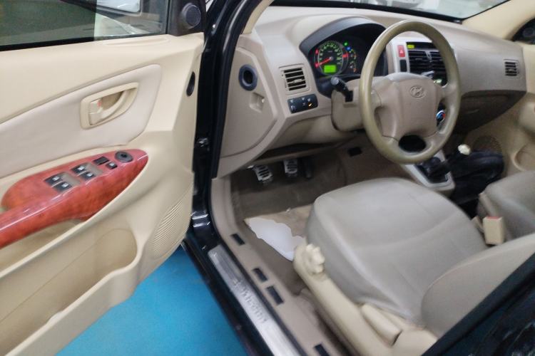 Used Hyundai Tucson 2013 2.0L Manual Two-Wheel Drive Fashion Edition
