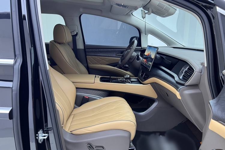 Used Denza D9 2022 DM-i 1040 Prestige Model
