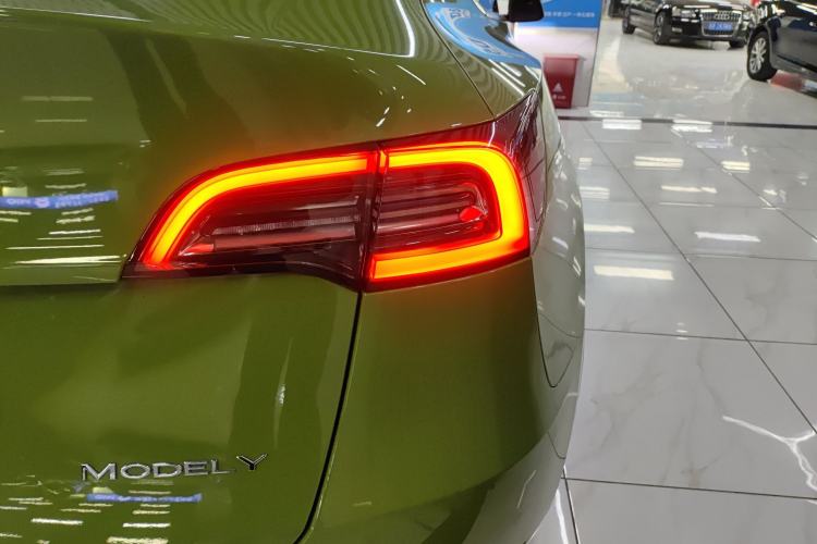 Used Tesla Model Y 2022 Long-Range All-Wheel-Drive Version
