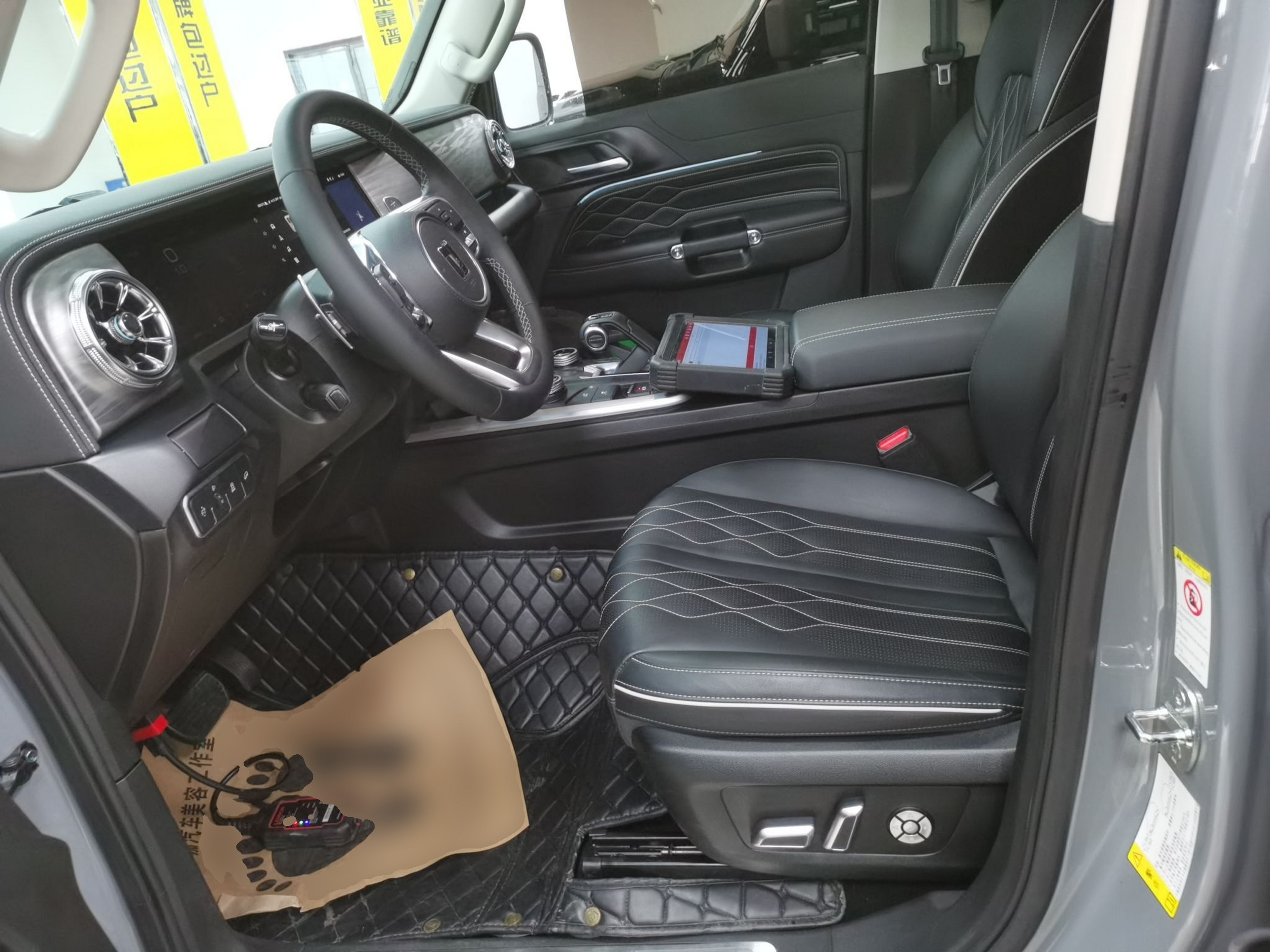 المقاعد الأمامية داخل السيارة