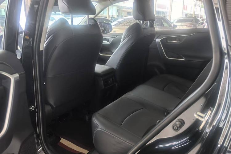 Used Toyota Wildlander 2022 2.0L CVT 4x4 Luxury PLUS Edition
