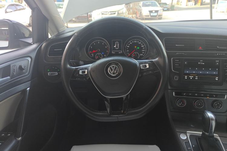 Used Volkswagen Golf 2017 230TSI Automatic Luxury Million-Vehicle Commemorative Edition
