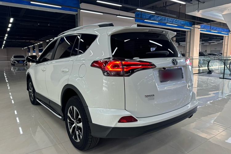 Used Toyota RAV4 2016 2.0L CVT Two-Wheel Drive Urban Edition China V Standard