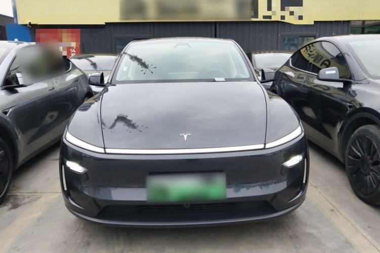 Used Tesla Model Y 2025 Long-Range All-Wheel-Drive Version