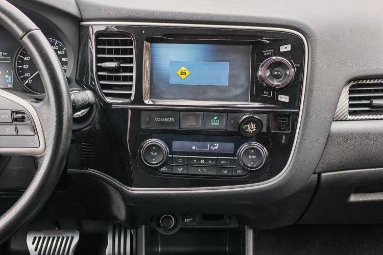 Used Mitsubishi Outlander (Import) 2014 2.4L 4x4 Deluxe Value Edition 7 Seats