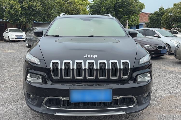 Used  Cherokee 2017 2.4L Leading Edition
