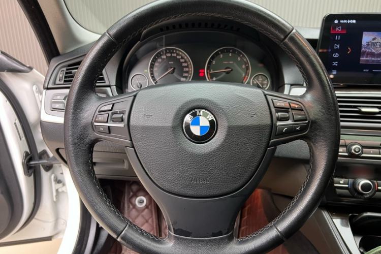 Used BMW 5 Series 2014 525Li Leading Model
