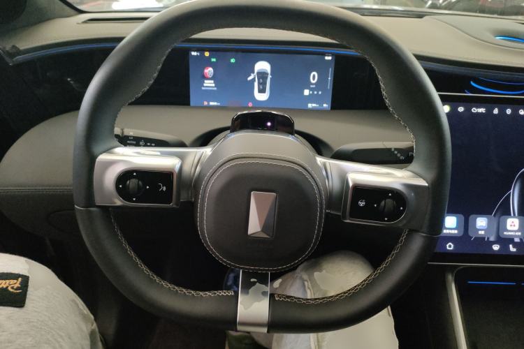 Used  11 2022 Long-Range Dual-Motor Luxury Edition 5 Seats
