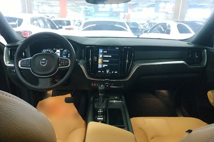 Used Volvo XC60 2019 T5 4x4 Smart Edition China V Standard
