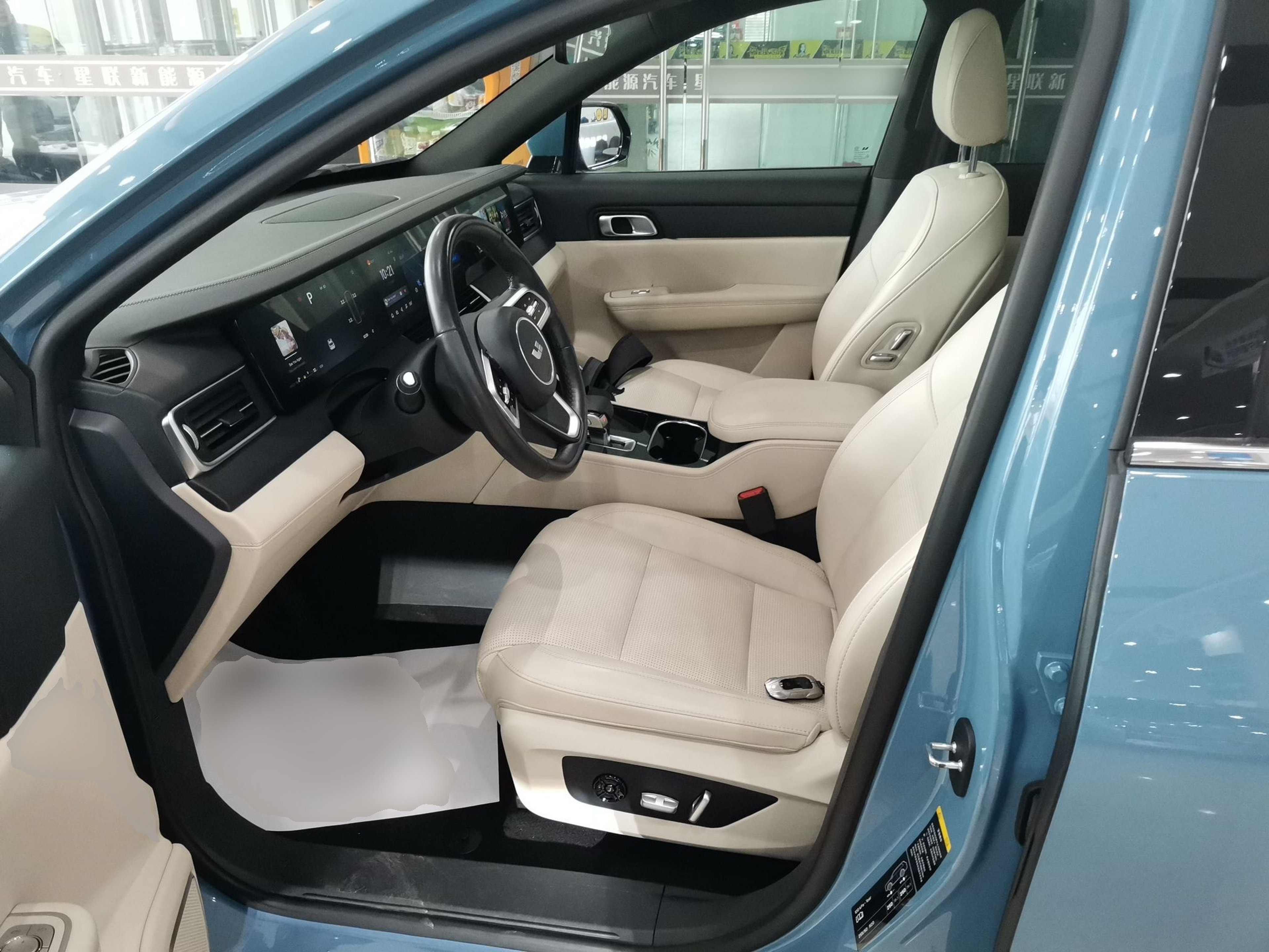 المقاعد الأمامية داخل السيارة