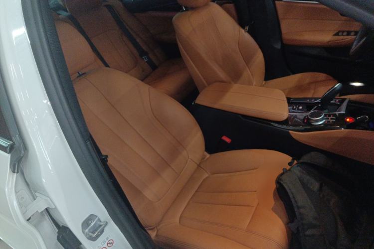 Used BMW 5 Series 2019 Facelifted 530Li Leading Edition M Sport Package
