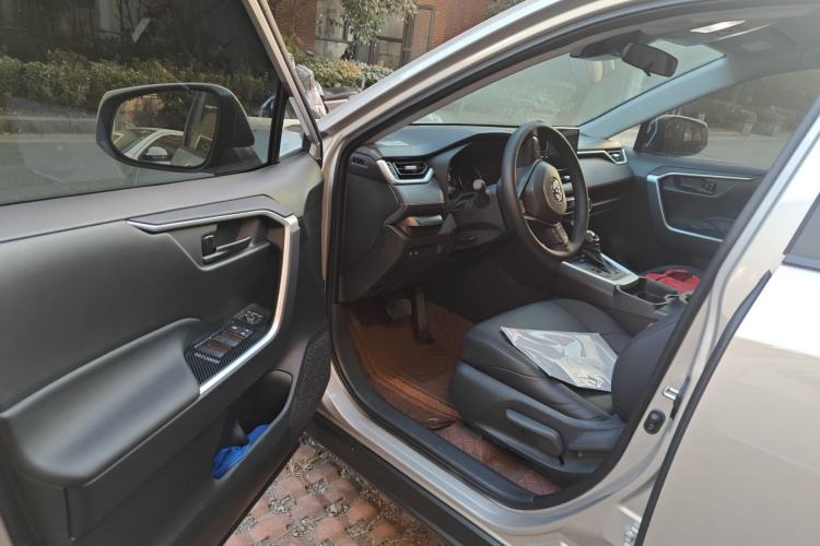 Used Toyota Wildlander 2024 2.0L CVT Two-Wheel Drive Leading Edition