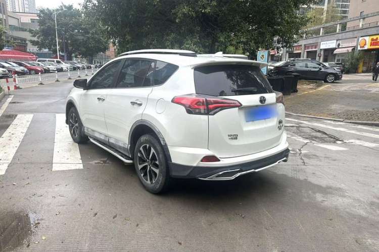 Used Toyota RAV4 2016 2.0L CVT Two-Wheel Drive Fashion Edition China V Standard
