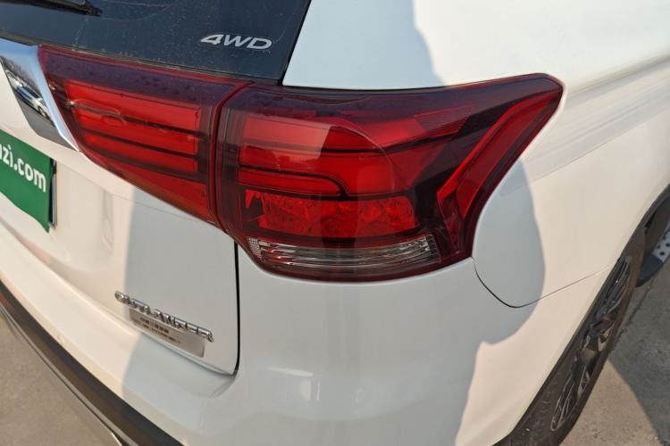 Used Mitsubishi Outlander 2020 2.4L 4x4 Zhi Xiang Edition 5 Seats