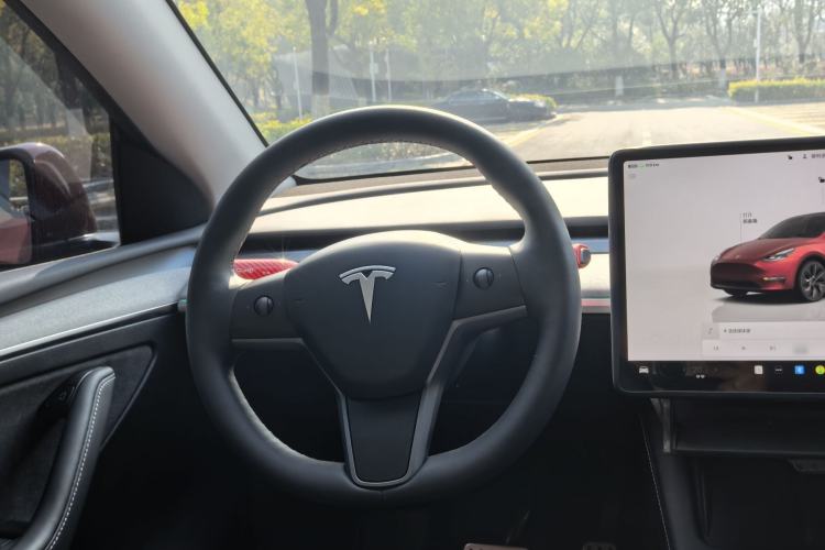 Used Tesla Model Y 2024 Long-Range All-Wheel-Drive Version