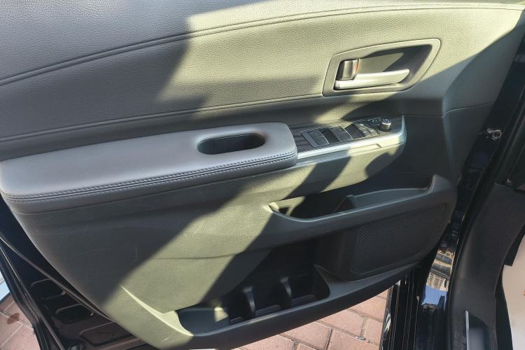 Used Toyota Sienna 2023 2.5L Hybrid Deluxe Edition