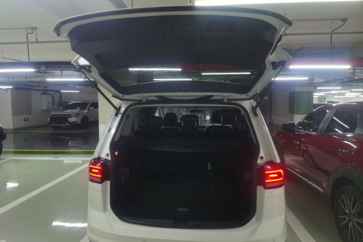 Used Volkswagen Touran 2018 Volkswagen Touran L 280TSI DSG Comfort Edition 7 Seats China VI Standard